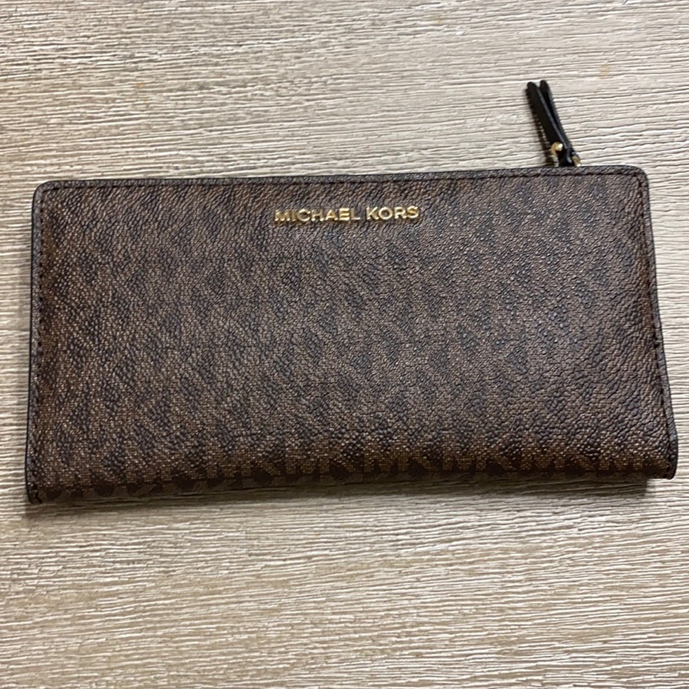 Micheal Kors jet set wallet